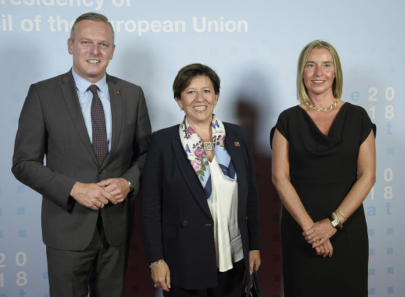 004e0421-d28f-4751-bc29-c613d173f5f003Medium