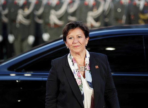 3c674b2e-452a-4d3d-adc7-a2f3e8cee30102Medium