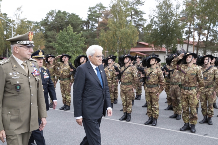 Difesa: il presidente Mattarella in visita al contingente italiano in Lettonia accolto dal generale Graziano&nbsp;(video)