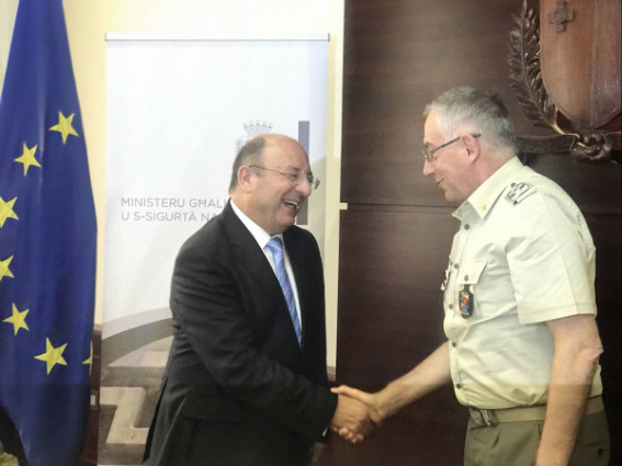 4fb6944d-a967-4a6e-8be5-b26429374f5b4Medium