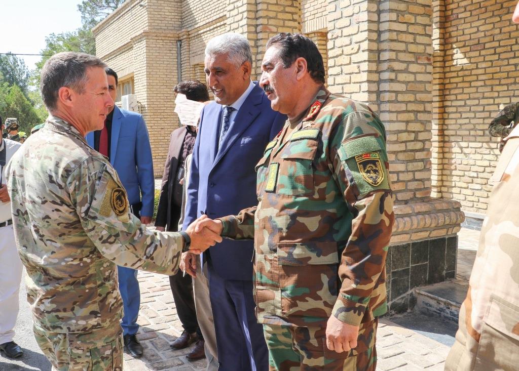 Foto 11 - incontro con il Comandante del 207 Corpo d'Armata ANA