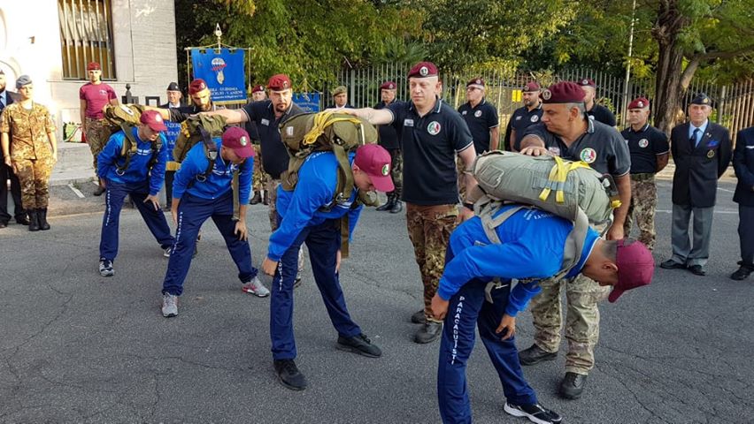 Cerimonia del passaggio del paracadute del XVIII corso della sezione Anpd’I di Guidonia, Tivoli e V.&nbsp;Aniene