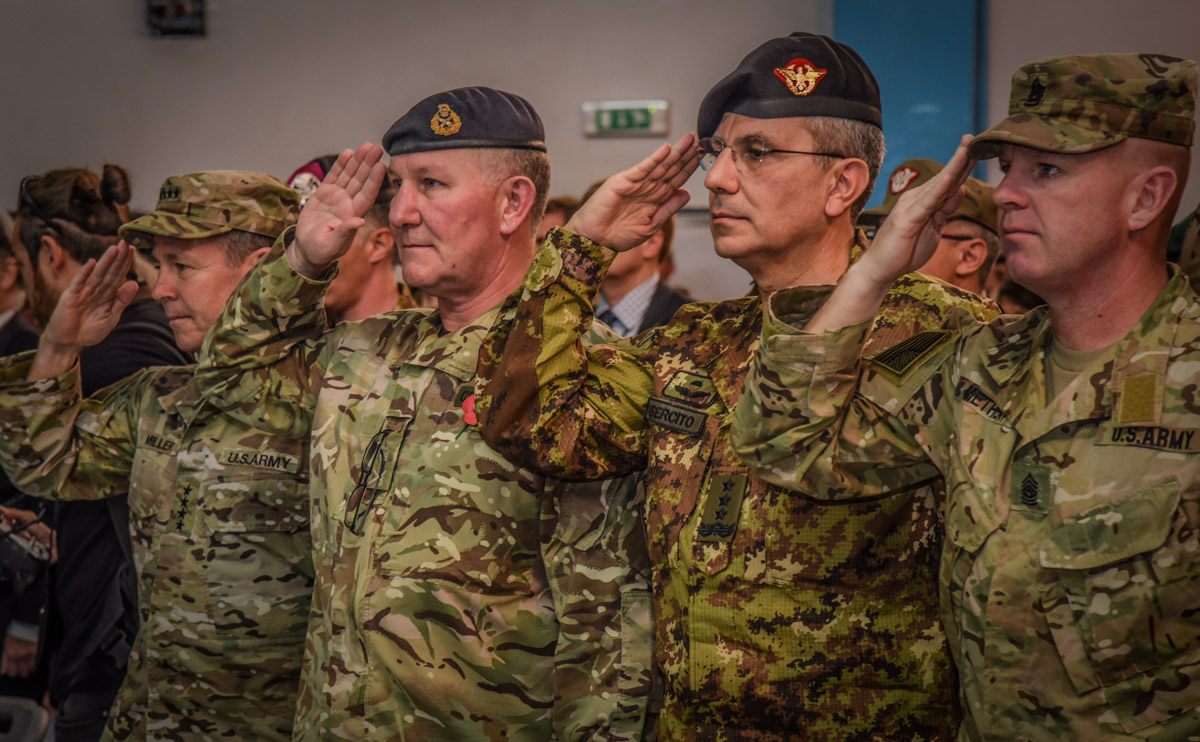 2. Da sinistra a destra il Generale Miller (USA), Tenente Generale Cripwell (UK), Generale di Corpo d'Armata (ITA) Camporeale