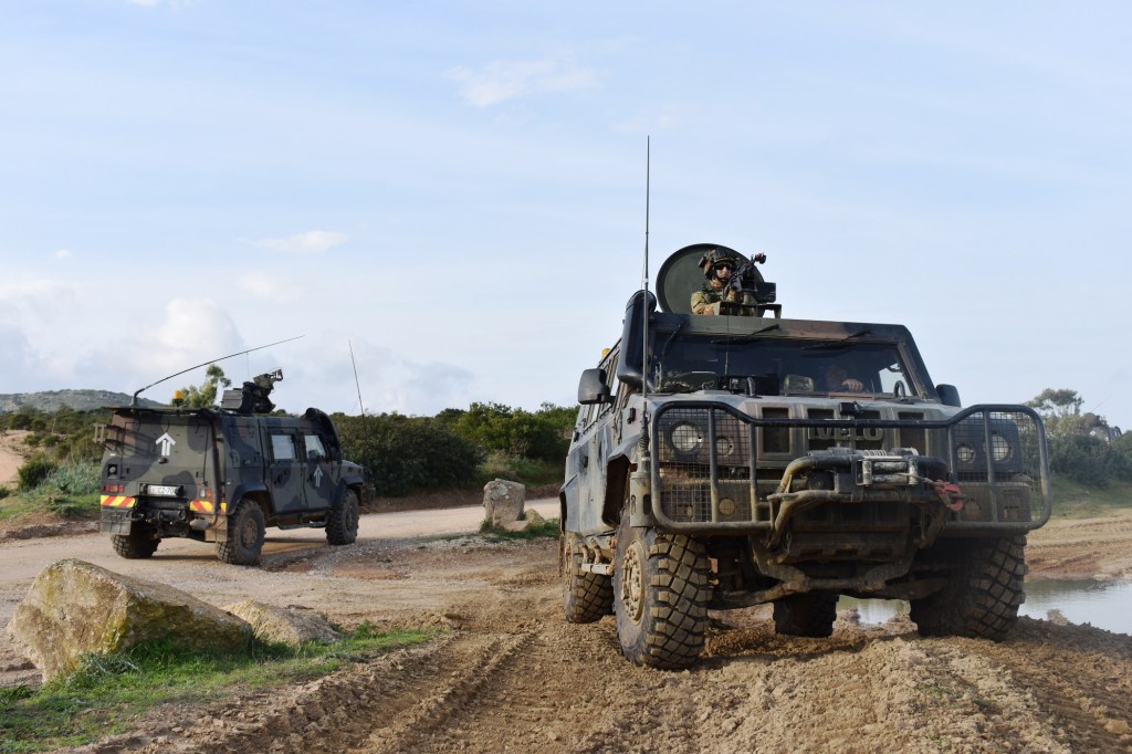 Esercito: attività addestrative Livex per operare in ambienti reali utilizzando armi individuali, veicoli e sistemi d’arma in&nbsp;dotazione