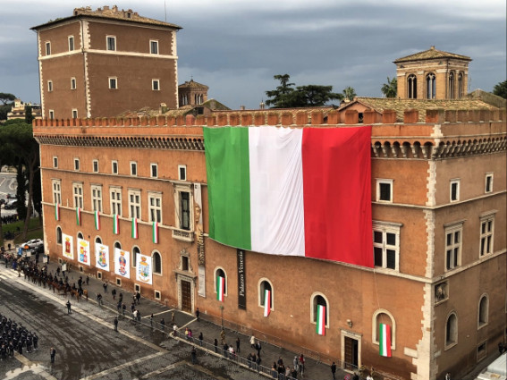 e9705f43-9dd6-442f-8f88-67c80b9aaf3c49Medium