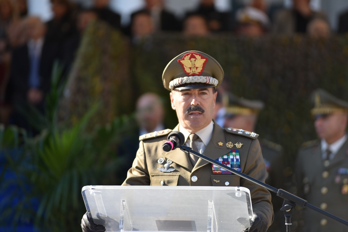 Il Generale di Corpo d'Armata Salvatore Farina durante il suo discorso