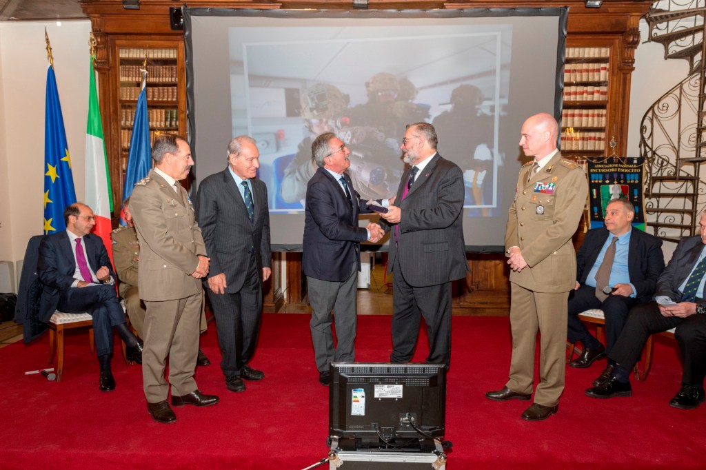 Convegno sugli incursori dell’Esercito italiano, il capo di SME annuncia il nuovo basco per il 9° reggimento d’assalto “Col&nbsp;Moschin”