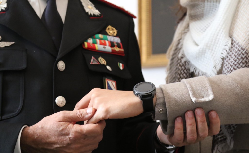 Carabinieri avviano sperimentazione a livello nazionale dello “smart watch” per le vittime di violenza e&nbsp;stalking