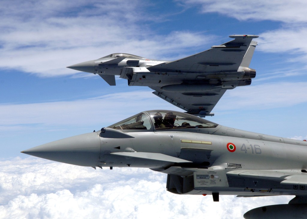 Difesa aerea: sabato decollo immediato (scramble) per due caccia Eurofighter dell’Aeronautica Militare