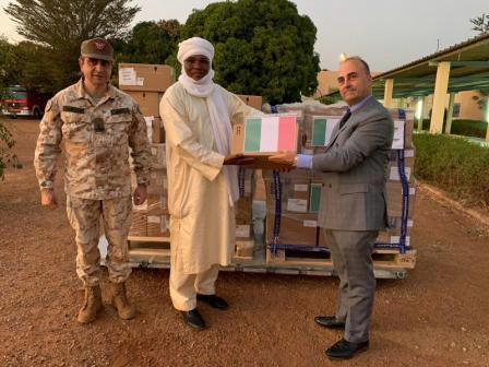 Niger: contingente italiano dona al ministero della salute locale medicinale contro la&nbsp;meningite