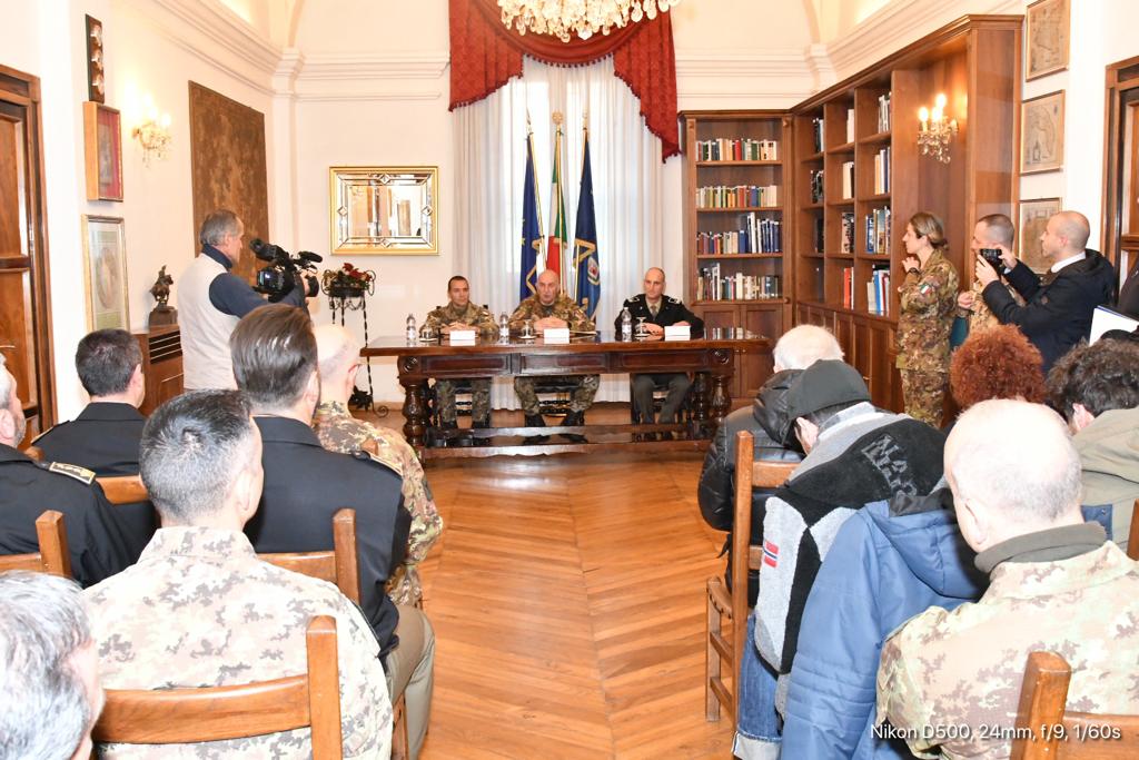 4. Il Gen. C.A. Claudio Mora illustra alla stampa le novità del processo selettivo dell'Esercito