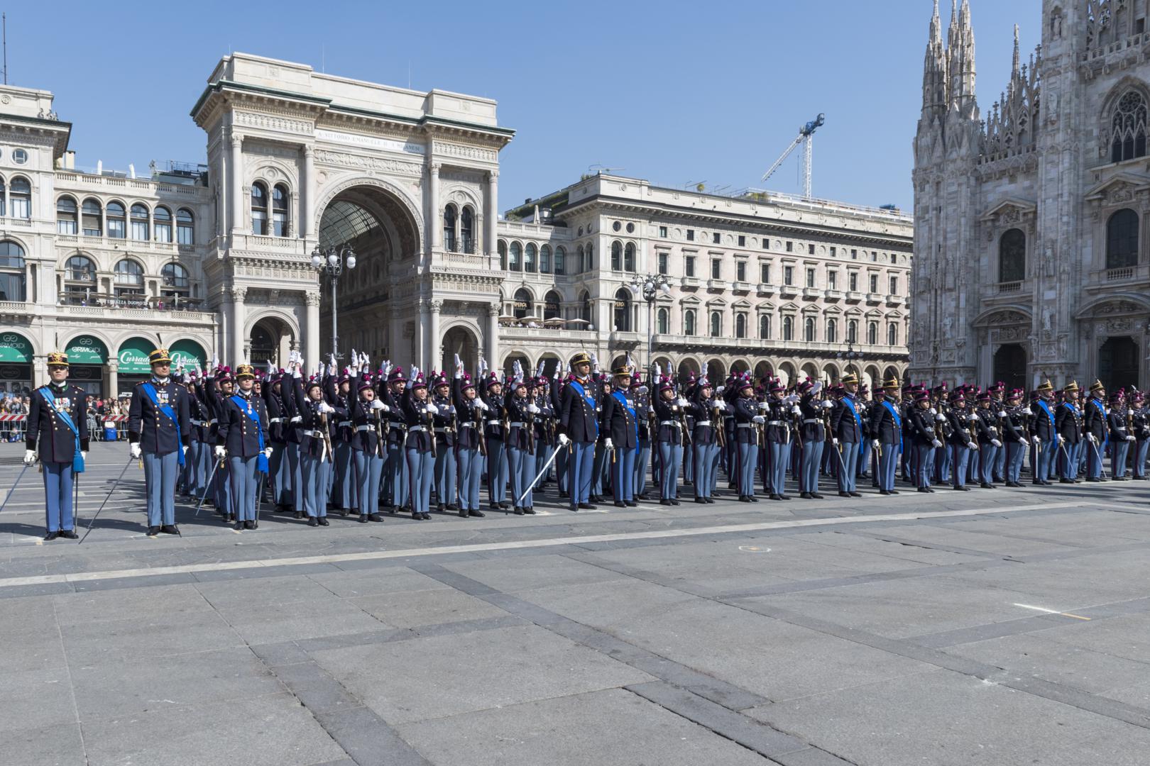 Gli allievi del 1 anno mentre pronunciano la formula del giuramento
