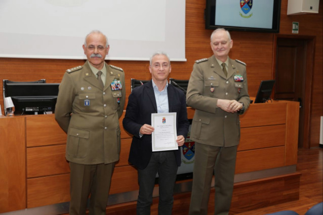 2e3efcb8-cecf-42d4-b7fc-30d59f729ae0455026277_312585Medium