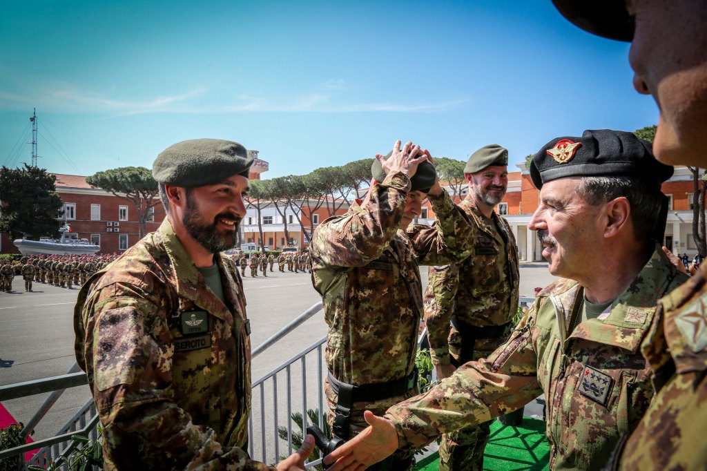Basco grigio verde per gli incursori del 9° Col&nbsp;Moschin