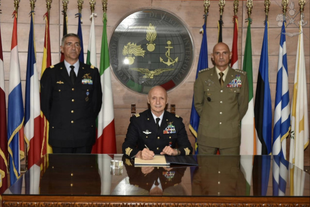 Cerimonia per il cambio del comandante del COI alla presenza del capo di SMD generale Enzo&nbsp;Vecciarelli