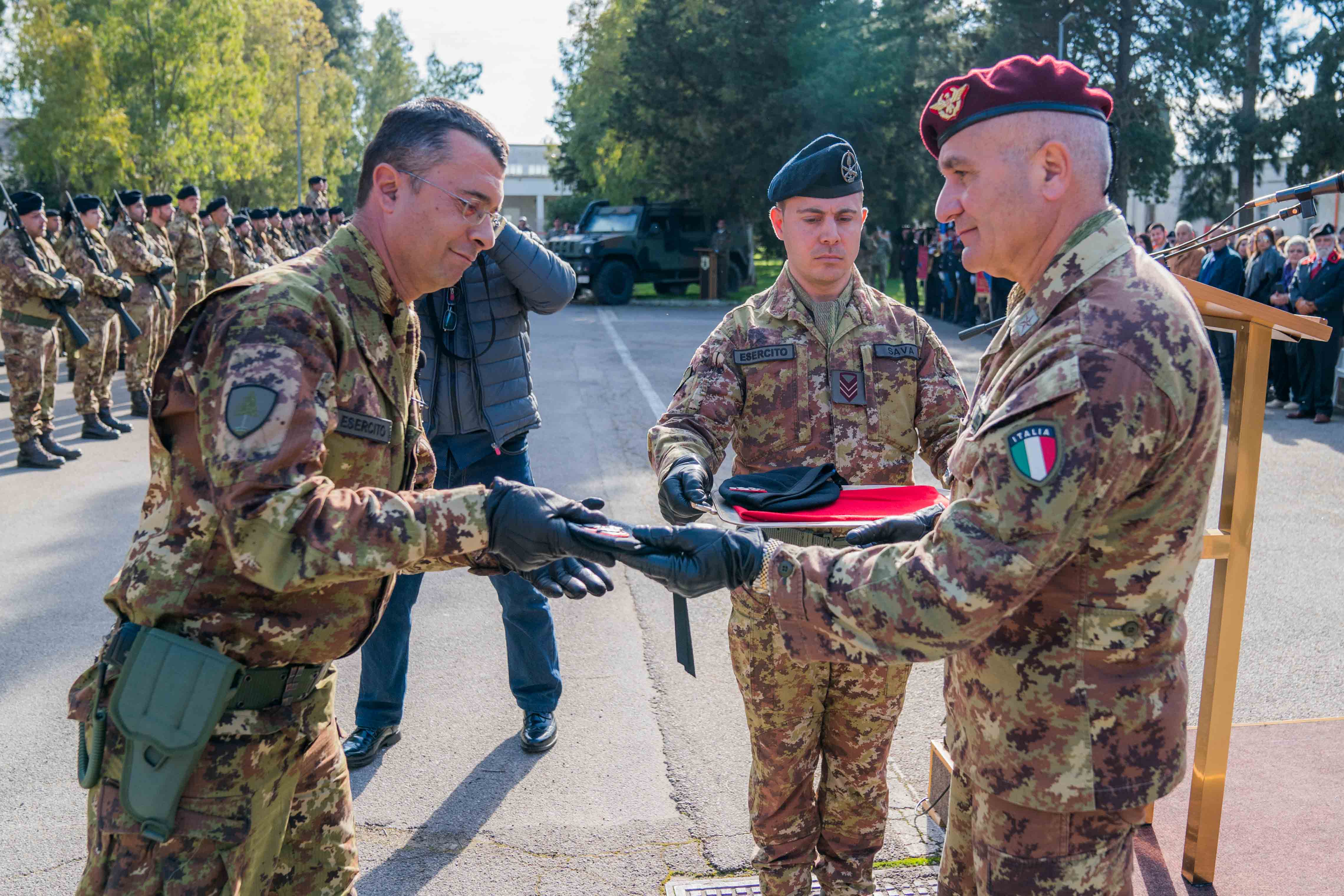 11 CONSEGNA DEL COPRICAPO DEL 15° CAVALLEGGERI LODI