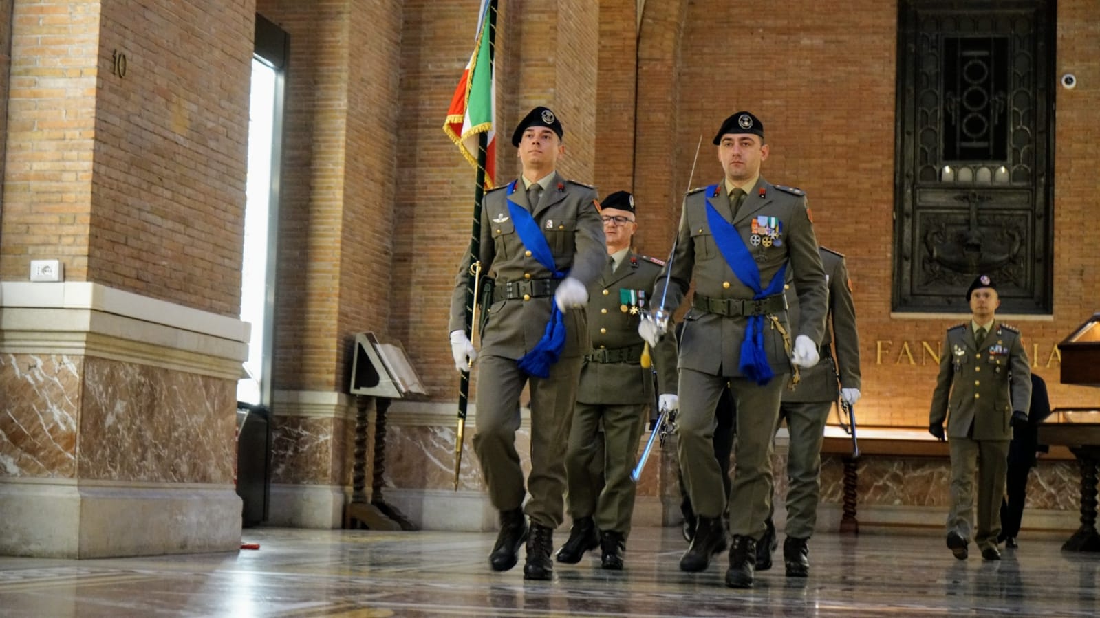 ingresso dello Stendardo nella sala della deposizione