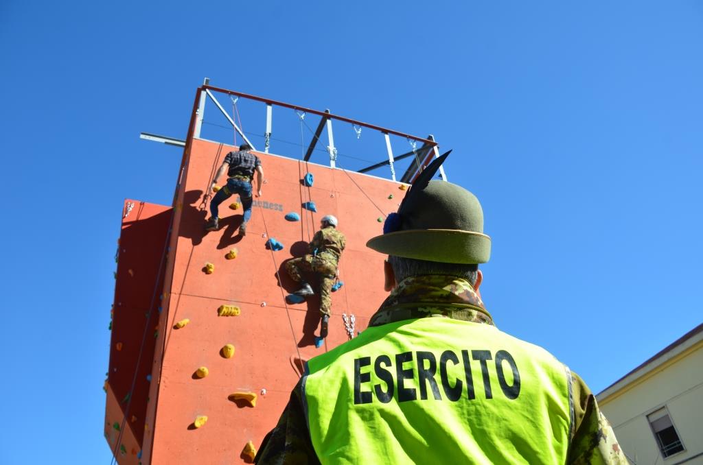 FOTO 6 PARETE ARRAMPICATA