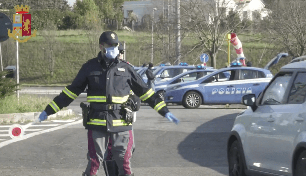 Roma, blocco stradale della Polizia sul GRA per controlli in osservanza del decreto legge sul Covid 19&nbsp;(video)