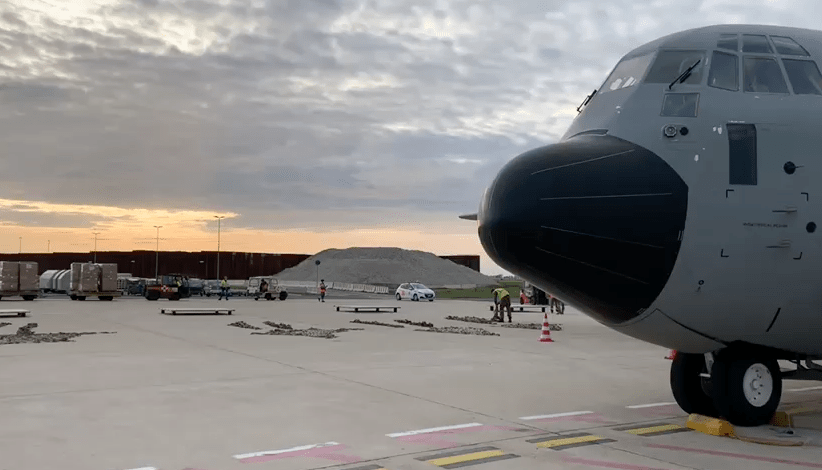 Coronavirus, C-130J dell’Aeronautica Militare trasporta 5 tonnellate di mascherine e materiale sanitario da Fiumicino a&nbsp;Malpensa