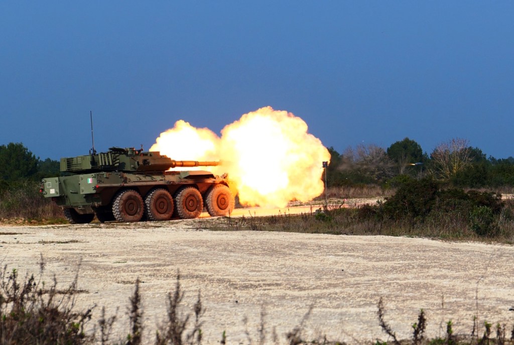 Esercito, i cavalleggeri di Lodi (15°) in esercitazione in bianco e a fuoco, per essere impiegati anche in operazioni militari all’estero