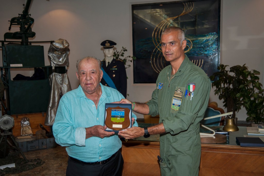 Il nipote del tenente pilota Alberto Testa visita il luogo dell’incidente aereo nei pressi del 61° Stormo di Galatina&nbsp;(LE)