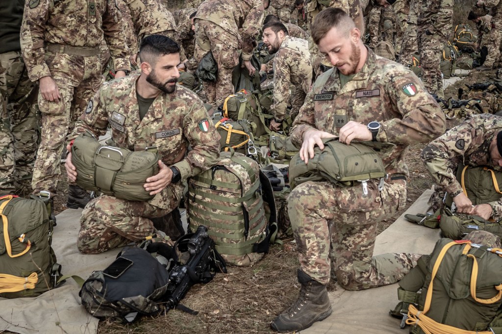 Operazione eVA: attività aviolancistica in Ungheria per i paracadutisti della&nbsp;“Folgore”