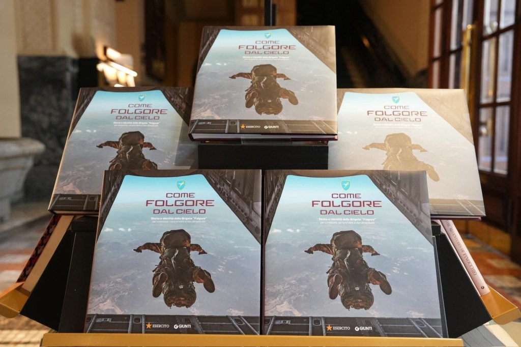 Folgore, presentato il volume “Come Folgore dal cielo” tra storia e valori dei paracadutisti